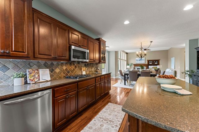 21761 Pine Tree Circle, Lakeville, MN 55044