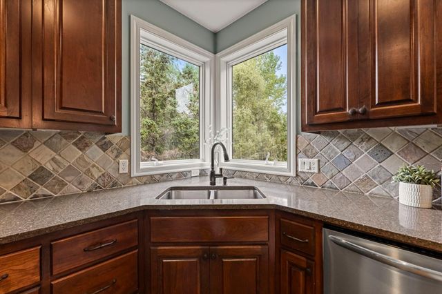 21761 Pine Tree Circle, Lakeville, MN 55044
