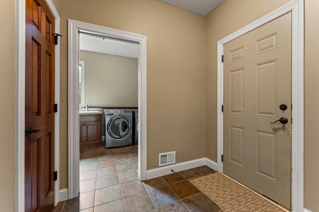 21761 Pine Tree Circle, Lakeville, MN 55044