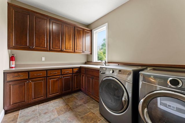 21761 Pine Tree Circle, Lakeville, MN 55044