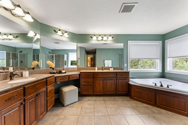 21761 Pine Tree Circle, Lakeville, MN 55044