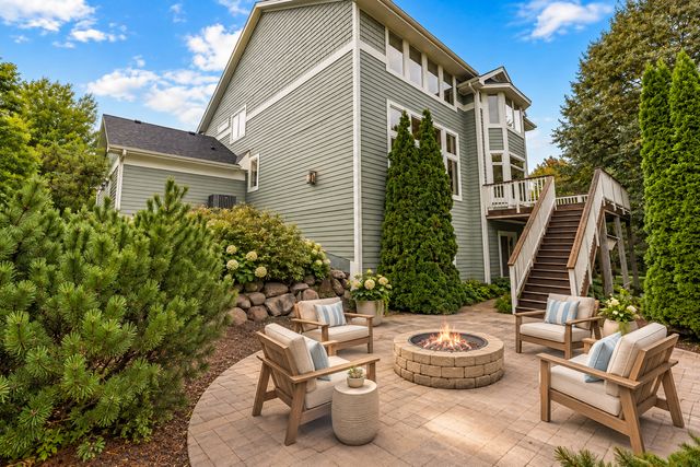 21761 Pine Tree Circle, Lakeville, MN 55044
