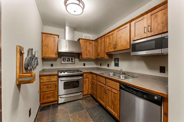 21761 Pine Tree Circle, Lakeville, MN 55044