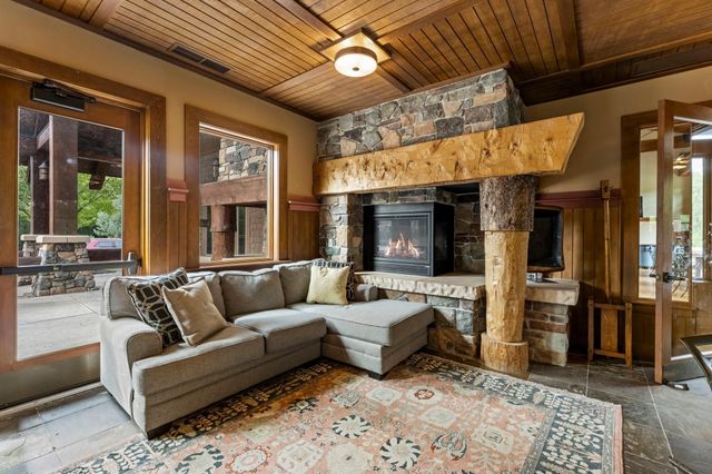21761 Pine Tree Circle, Lakeville, MN 55044