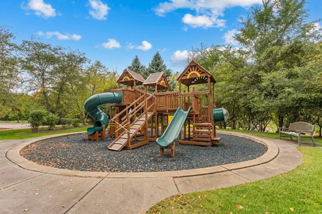 21761 Pine Tree Circle, Lakeville, MN 55044