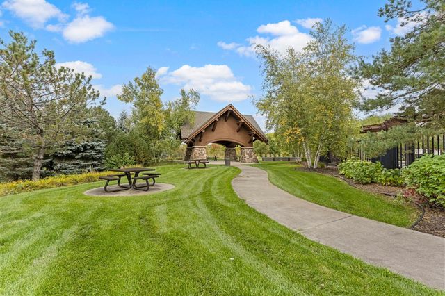 21761 Pine Tree Circle, Lakeville, MN 55044