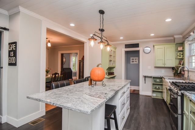 97 Dutcher St, Hopedale, MA 01747