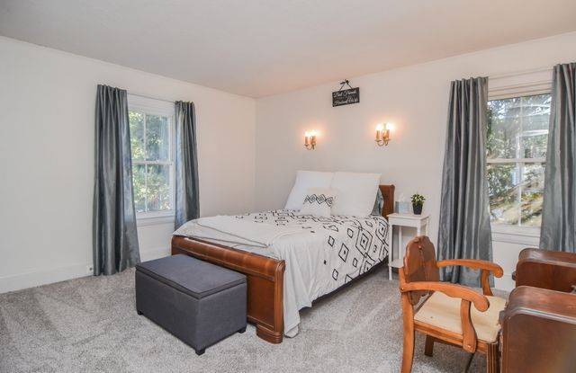 97 Dutcher St, Hopedale, MA 01747