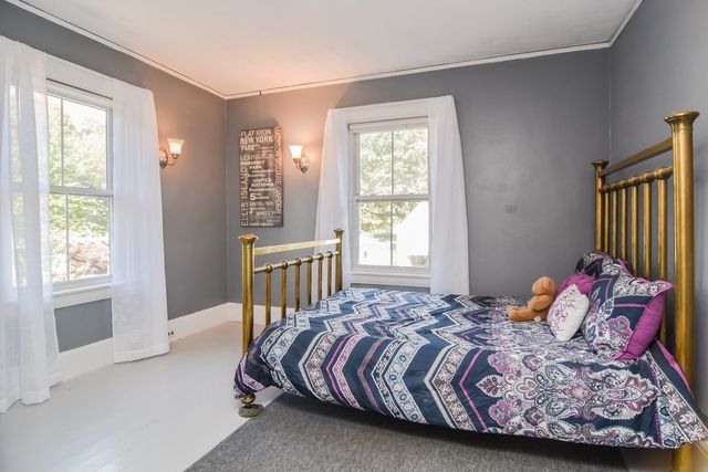 97 Dutcher St, Hopedale, MA 01747