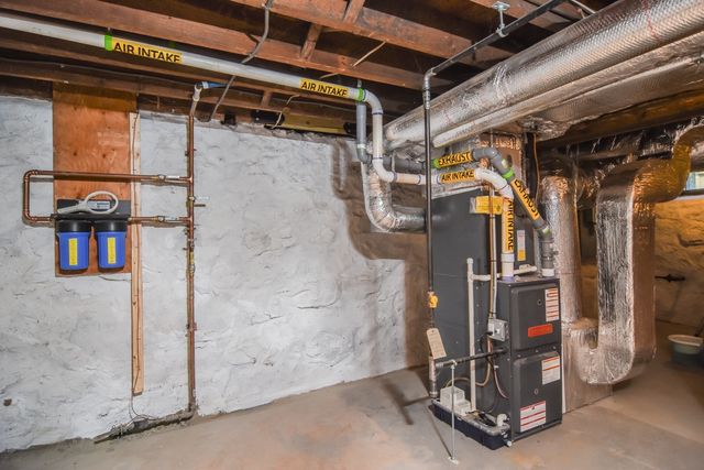 97 Dutcher St, Hopedale, MA 01747