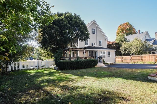 97 Dutcher St, Hopedale, MA 01747