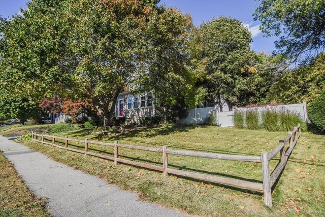 97 Dutcher St, Hopedale, MA 01747