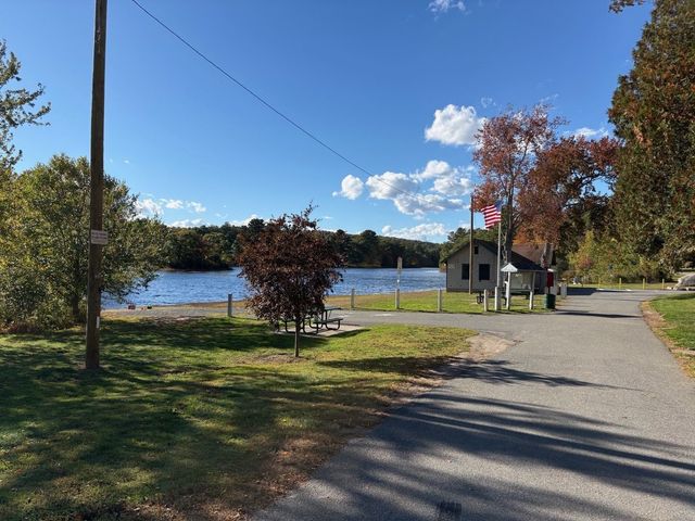 97 Dutcher St, Hopedale, MA 01747
