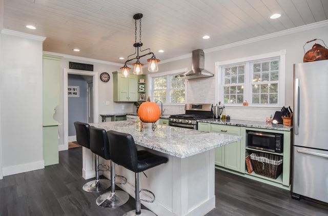 97 Dutcher St, Hopedale, MA 01747