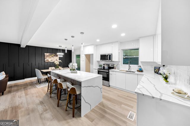 2377 Fontaine Circle, Decatur, GA 30032