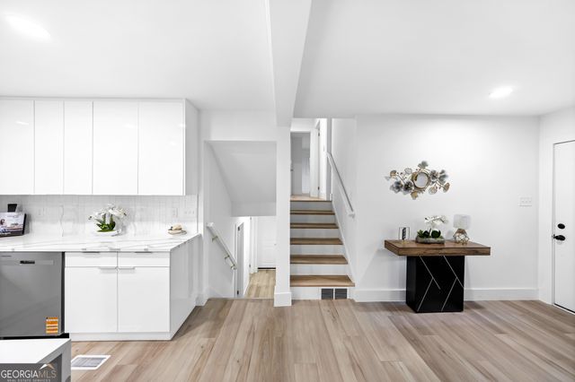 2377 Fontaine Circle, Decatur, GA 30032