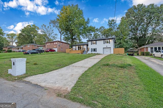 2377 Fontaine Circle, Decatur, GA 30032