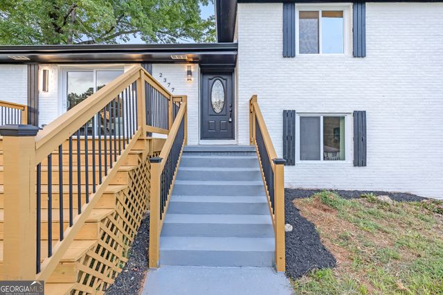 2377 Fontaine Circle, Decatur, GA 30032