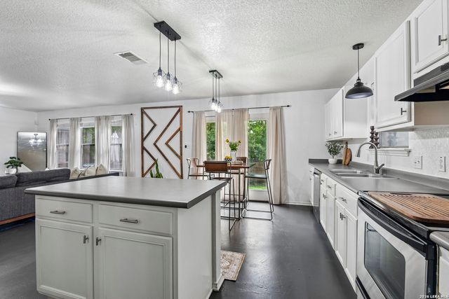 2123 Barlow Oak, San Antonio, TX 78213