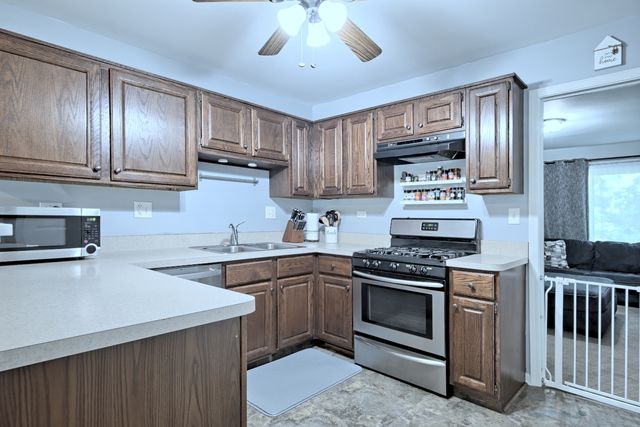 1596 Kirkwood Drive, Geneva, IL 60134