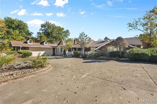 12746 Rolling Hills Drive, Trenton, IL 62293