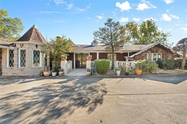 12746 Rolling Hills Drive, Trenton, IL 62293