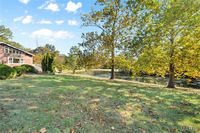 12746 Rolling Hills Drive, Trenton, IL 62293