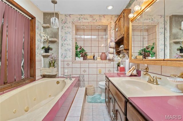 12746 Rolling Hills Drive, Trenton, IL 62293