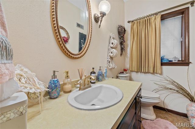 12746 Rolling Hills Drive, Trenton, IL 62293