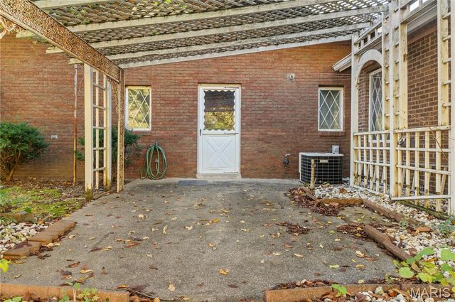 12746 Rolling Hills Drive, Trenton, IL 62293