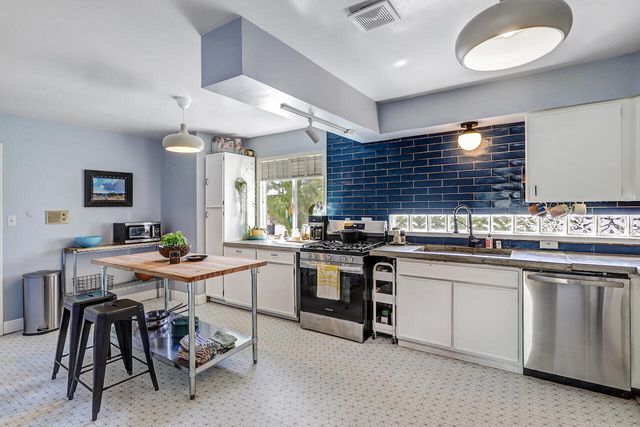 1330 Odlum Drive SE, Albuquerque, NM 87108