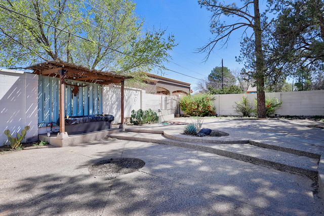 1330 Odlum Drive SE, Albuquerque, NM 87108