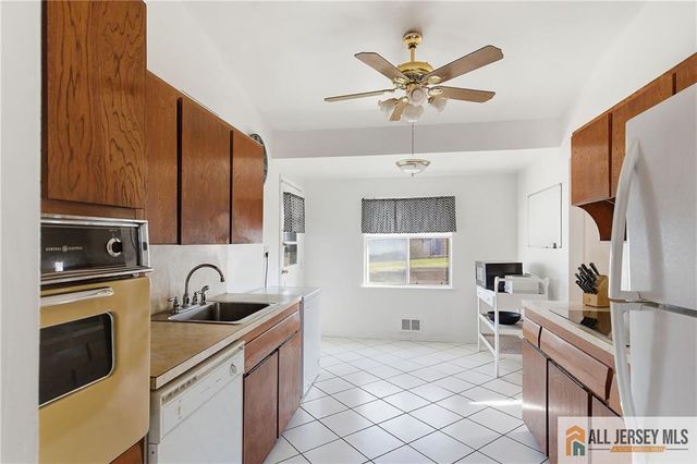 52 Gaub Road, Old Bridge, NJ 08857