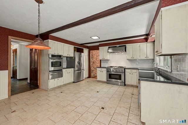 4 Scatacook Trail, Weston, CT 06883