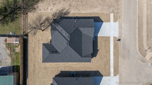 404 W 7th Street, Dewey, OK 74029