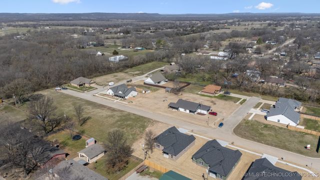 404 W 7th Street, Dewey, OK 74029