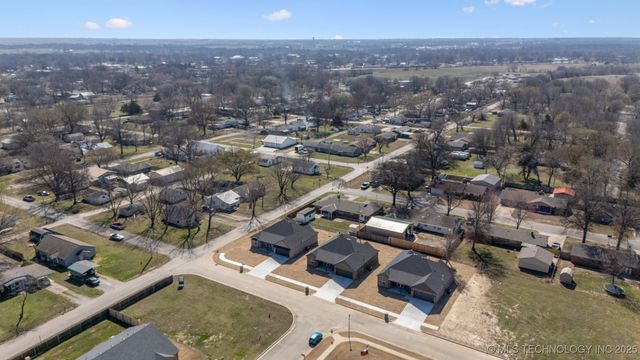 404 W 7th Street, Dewey, OK 74029