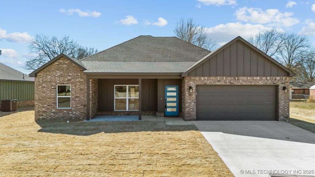 404 W 7th Street, Dewey, OK 74029
