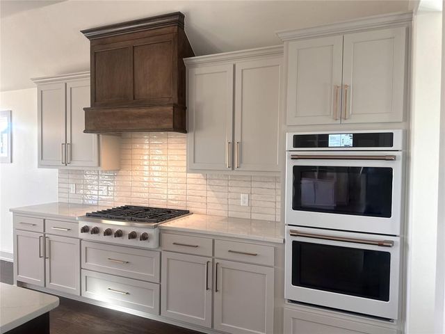 8100 Amber Ridge Drive, Edmond, OK 73034