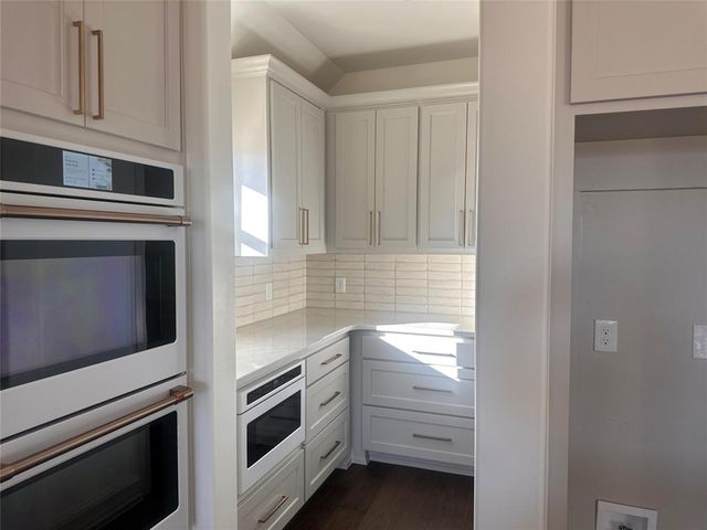 8100 Amber Ridge Drive, Edmond, OK 73034