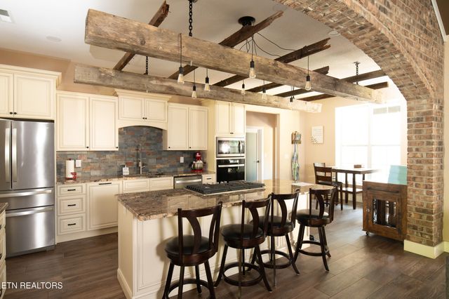 255 Crest View Drive, Sunbright, TN 37872