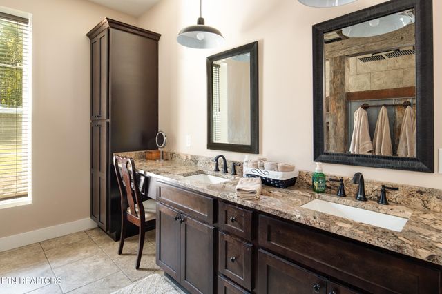 255 Crest View Drive, Sunbright, TN 37872