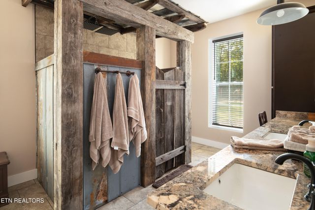 255 Crest View Drive, Sunbright, TN 37872