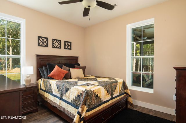 255 Crest View Drive, Sunbright, TN 37872