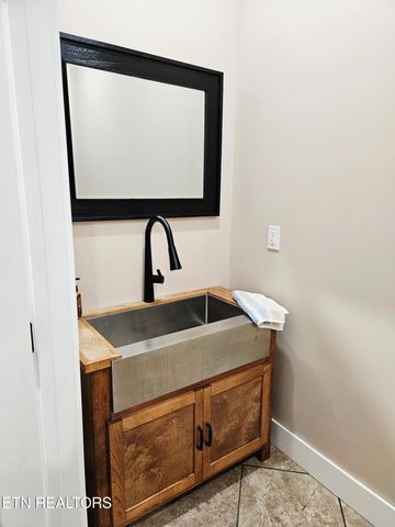 255 Crest View Drive, Sunbright, TN 37872