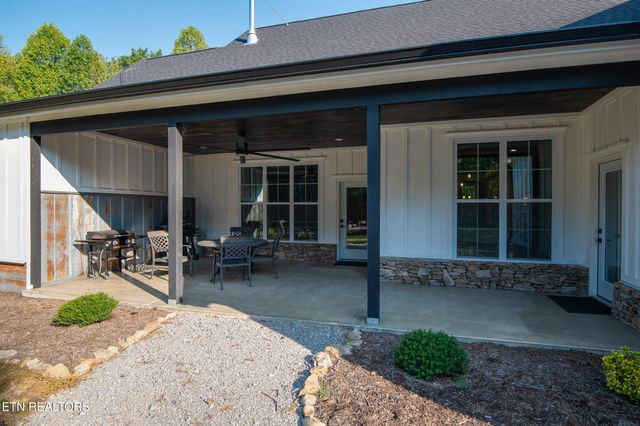 255 Crest View Drive, Sunbright, TN 37872