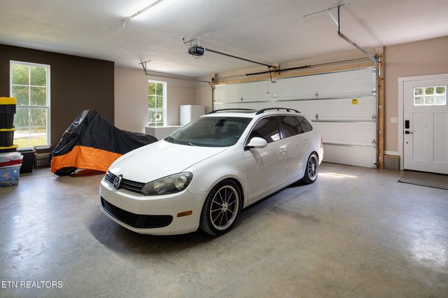 255 Crest View Drive, Sunbright, TN 37872