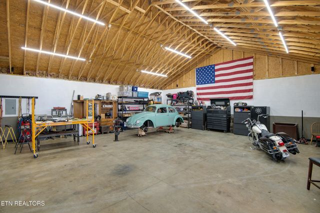 255 Crest View Drive, Sunbright, TN 37872