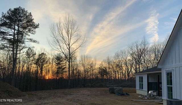 255 Crest View Drive, Sunbright, TN 37872