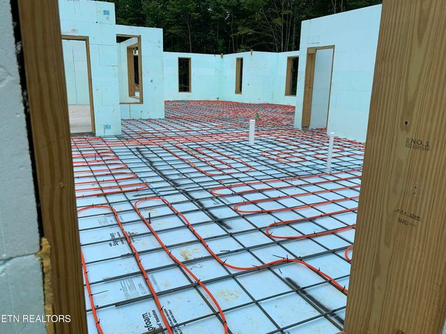 255 Crest View Drive, Sunbright, TN 37872